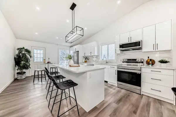 244 Coverdale CT NE, Calgary, AB T3K 4J7