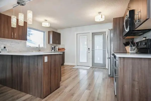 8007 99 ST, Grande Prairie, AB T8V 3T8