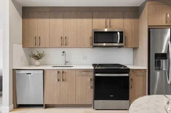 110 18A ST NW #819, Calgary, AB T2N 5G5