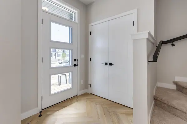 780 Sora BLVD SE, Calgary, AB T3S 0M1