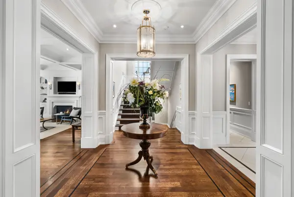 268 St Leonards AVE, Toronto C12, ON M4N 1L2