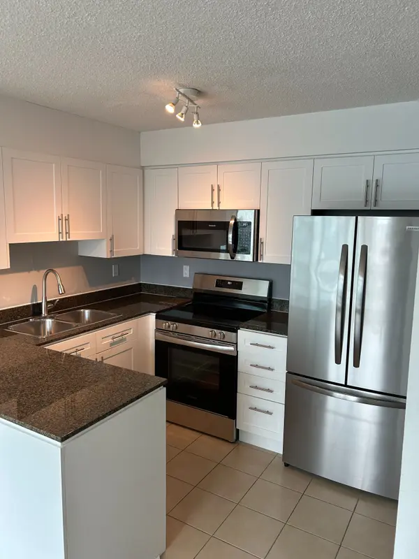 381 Front ST W #2703, Toronto C01, ON M5V 3R8