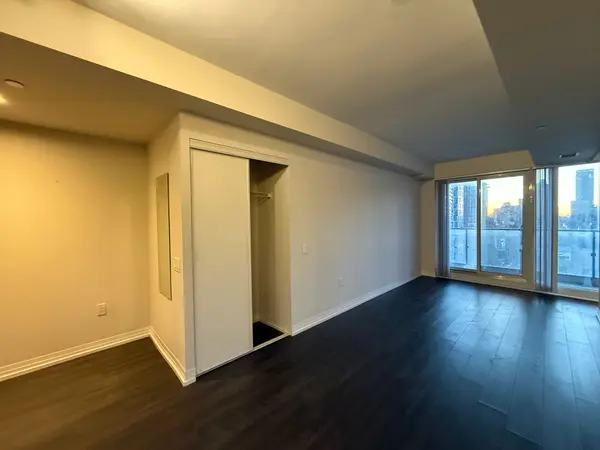 251 Jarvis ST #2210, Toronto C08, ON M5B 0C3