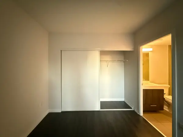 251 Jarvis ST #2210, Toronto C08, ON M5B 0C3