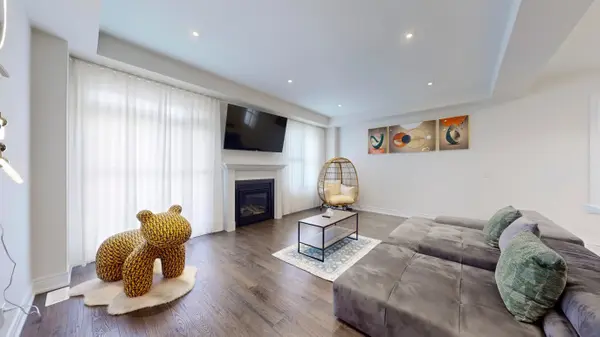 110 Christine Elliott AVE, Whitby, ON L1P 0E1