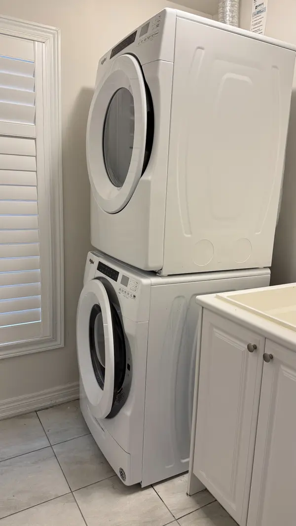 14 Presquile LN, Markham, ON L6C 1N7