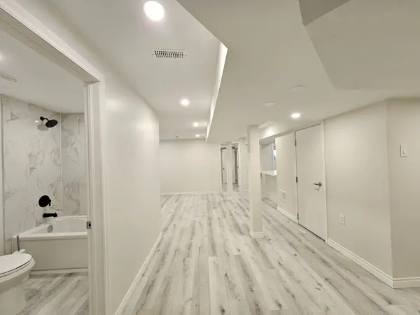 669 Sweetwater CRES #Bsmt, Newmarket, ON L3X 0H6