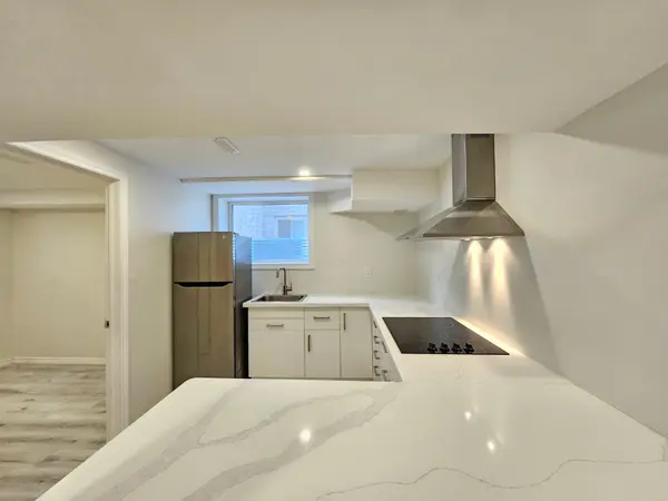 669 Sweetwater CRES #Bsmt, Newmarket, ON L3X 0H6