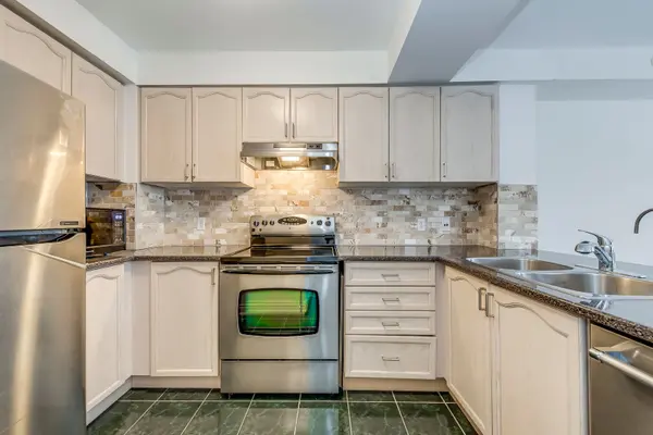 605 Shoreline DR #Unit 11, Mississauga, ON L5B 4K3