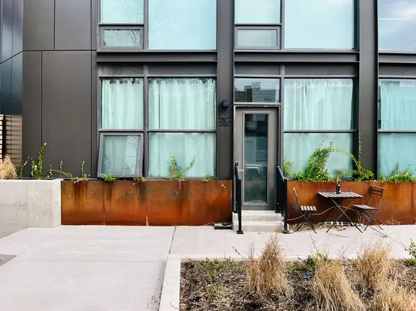 2625 Dundas ST W #108, Toronto W02, ON M6P 1X9