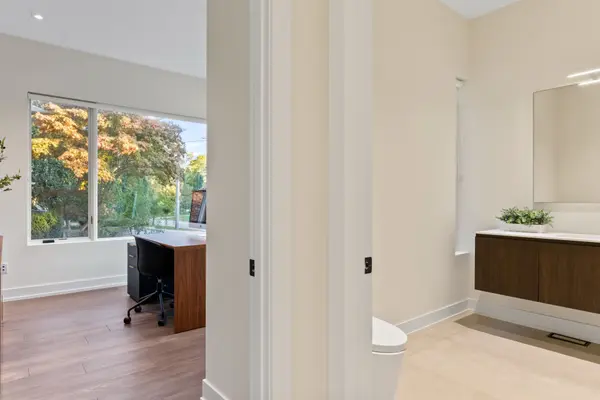 2075 Shawanaga TRL, Mississauga, ON L5H 3Z3