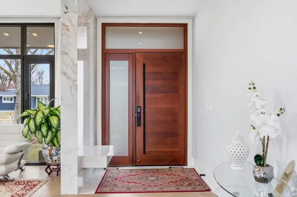 2206 UTLEY RD, Mississauga, ON L5J 1X1