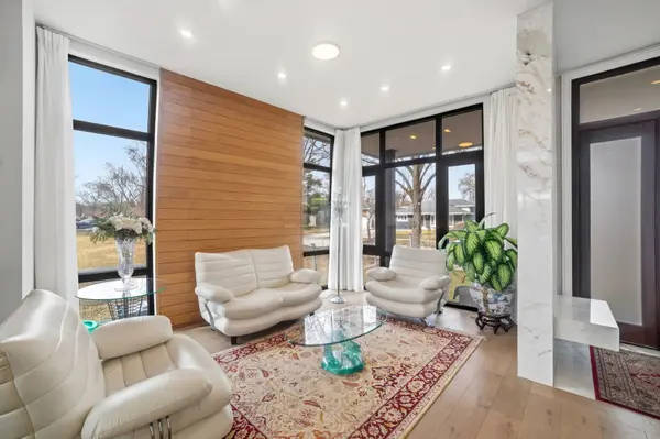 2206 UTLEY RD, Mississauga, ON L5J 1X1