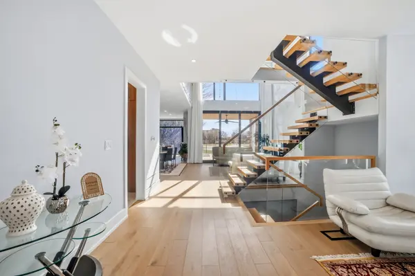 2206 UTLEY RD, Mississauga, ON L5J 1X1