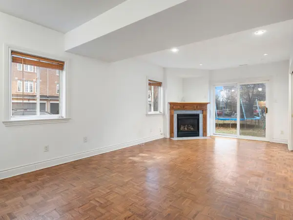 51 Castle Glen CRES, Kanata, ON K2L 4G9