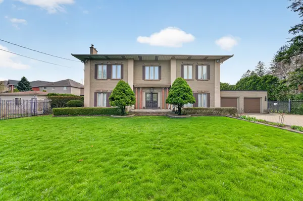 213 STONE CHURCH RD W, Hamilton, ON L9B 1A2