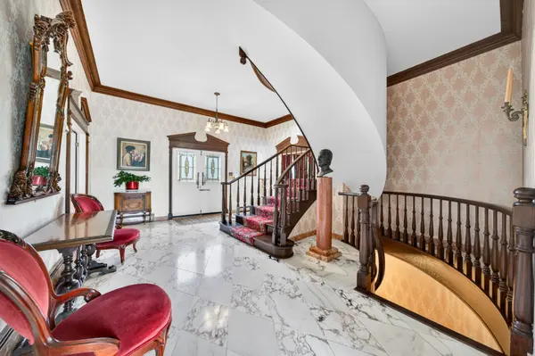 213 STONE CHURCH RD W, Hamilton, ON L9B 1A2