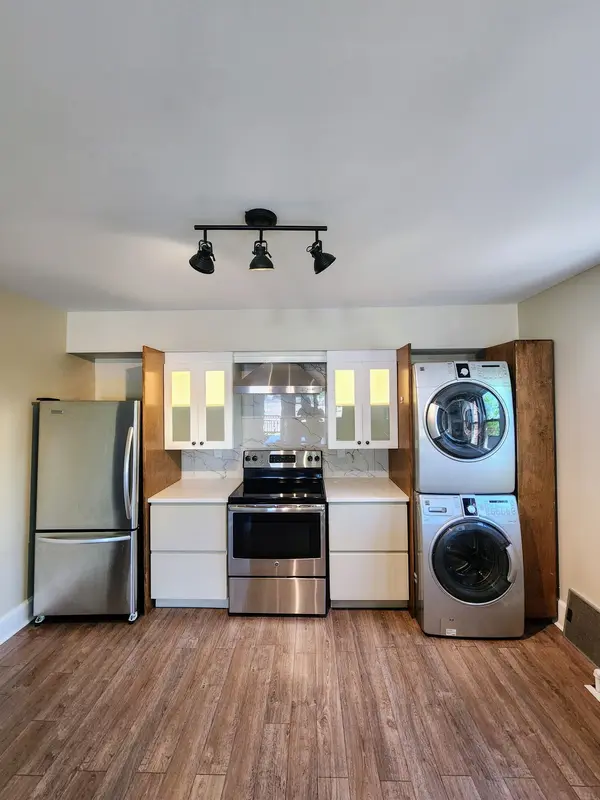 75 Thomas ST #One, St. Catharines, ON L2R 6M4