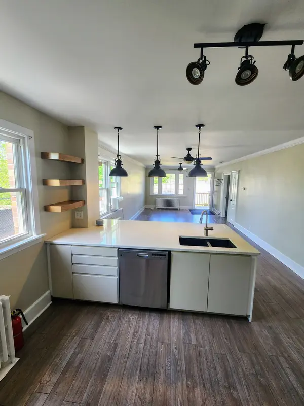 75 Thomas ST #One, St. Catharines, ON L2R 6M4