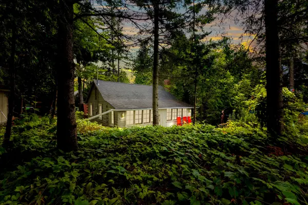 7 6TH AVE S, South Bruce Peninsula, ON N0H 2G0