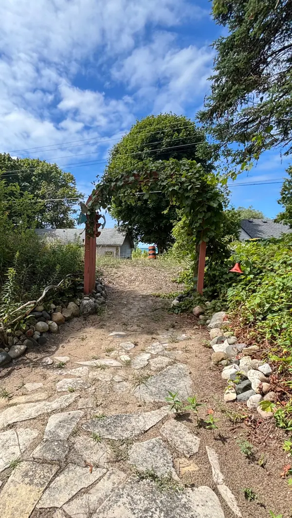 7 6TH AVE S, South Bruce Peninsula, ON N0H 2G0