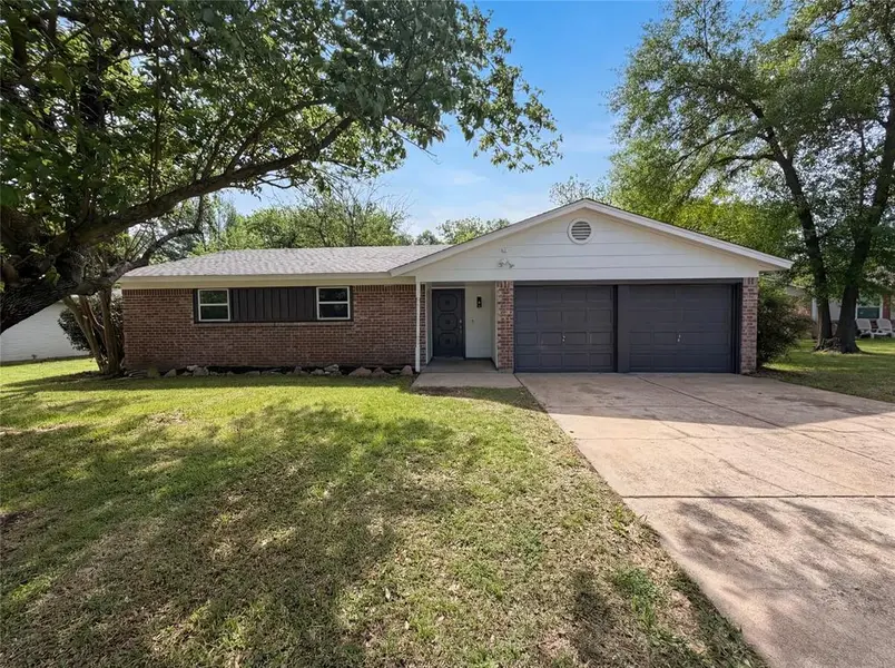 913 Jayellen Court, Burleson, TX 76028