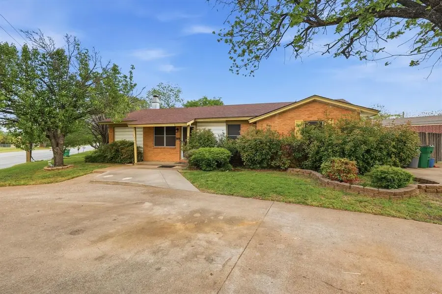 3901 Woodlane Avenue, Haltom City, TX 76117