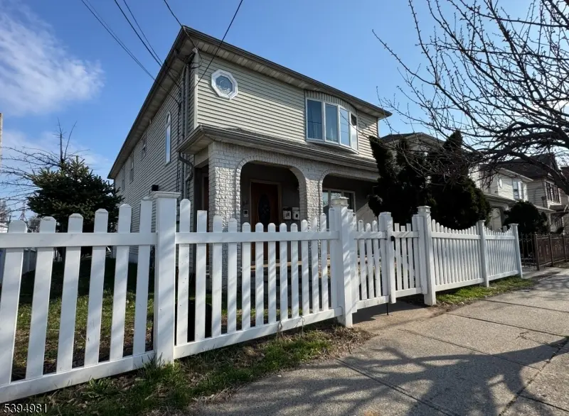 34 Erie St, Elizabeth City, NJ 07206