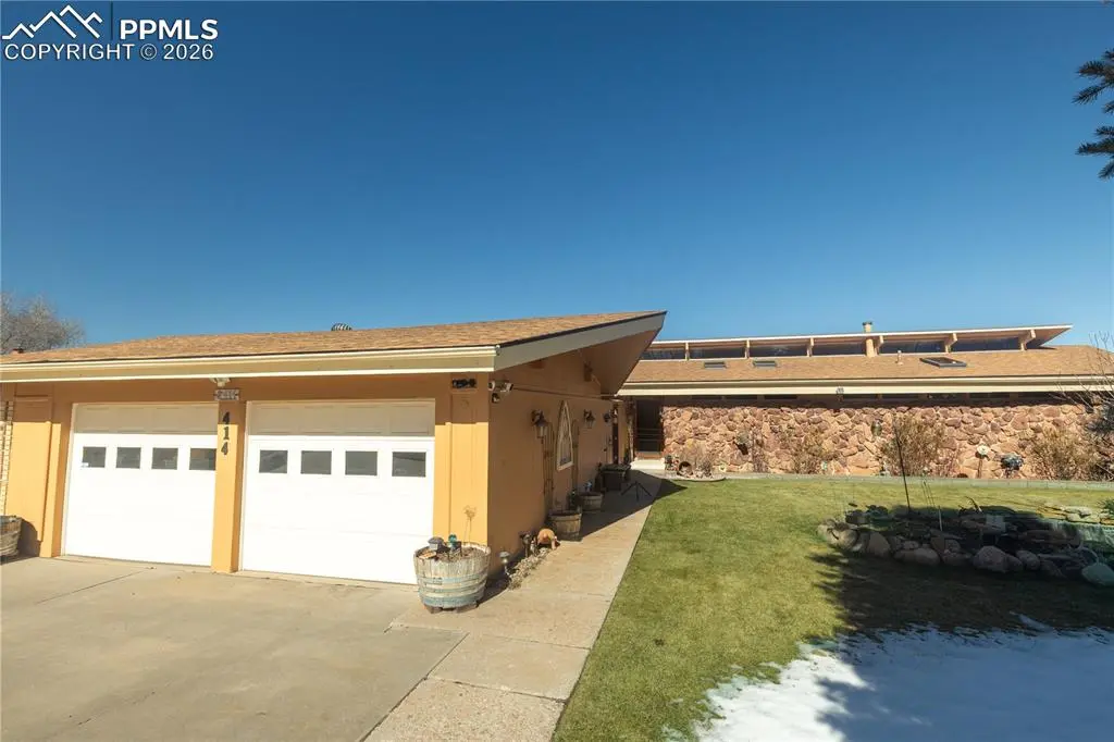 414 Chamberlin PL, Colorado Springs, CO 80906