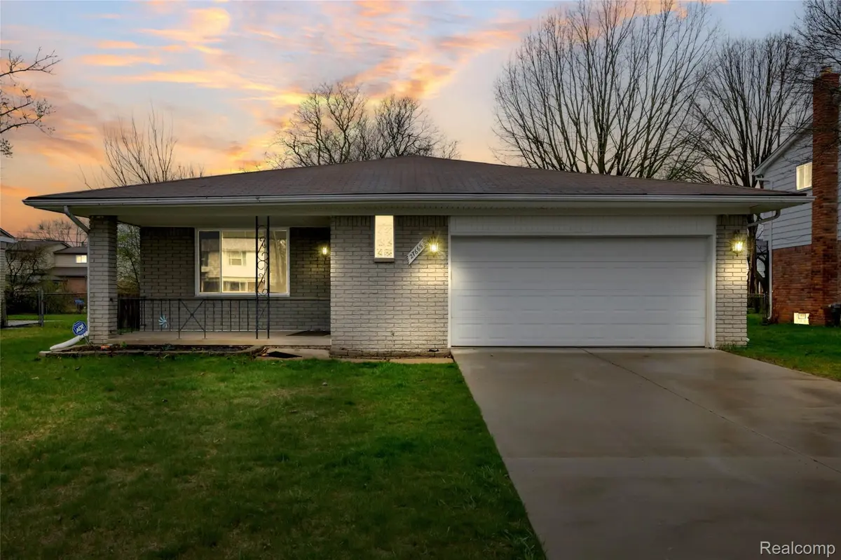 27665 Aberdeen ST, Southfield, MI 48076