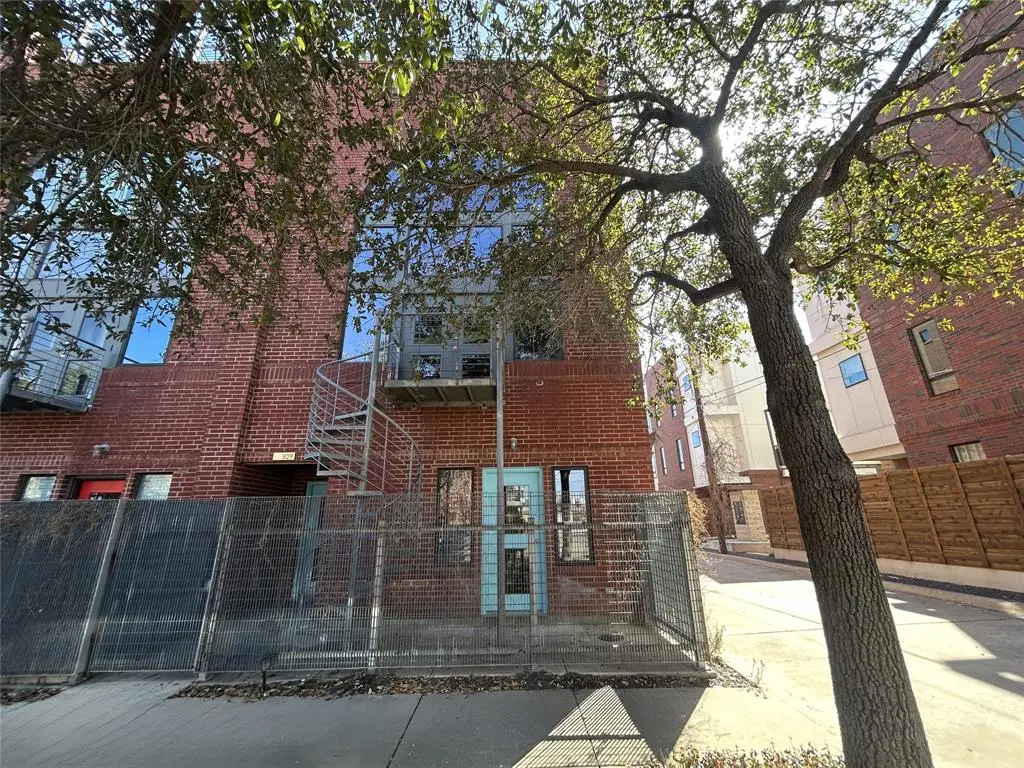 829 W Daggett Avenue #H, Fort Worth, TX 76104