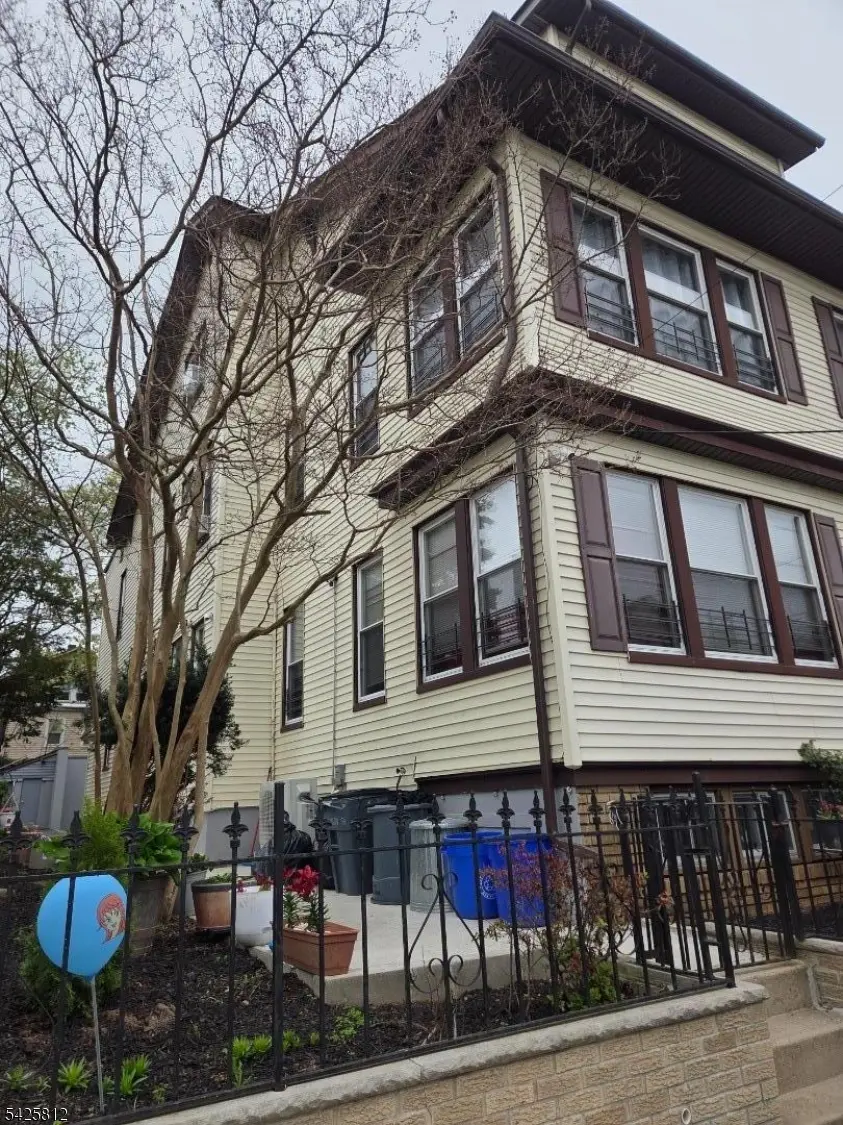 136 Hobson St, Newark City, NJ 07112