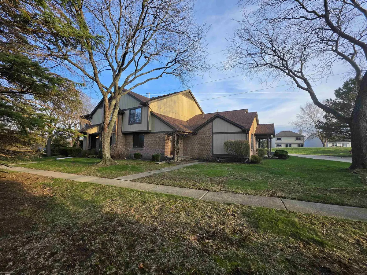 314 Meadow Bridge DR, Rochester Hills, MI 48307