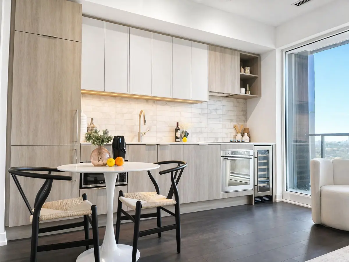 2020 Bathurst ST #1910, Toronto C03, ON M5P 0A6