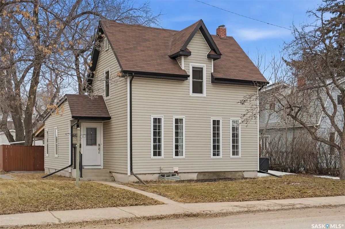 2532 Kelvin AVENUE, Saskatoon, SK S7J 0T7