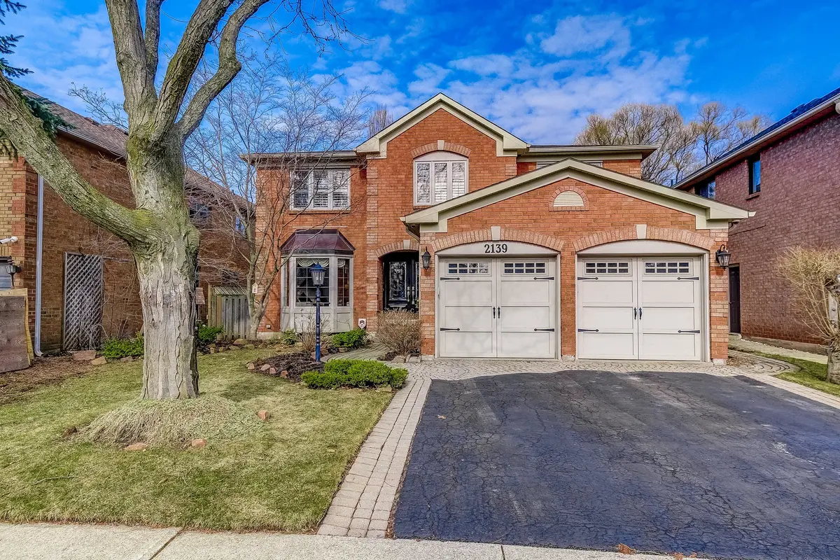2139 Brays LN, Oakville, ON L6M 2T2