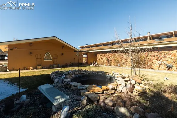 414 Chamberlin PL, Colorado Springs, CO 80906