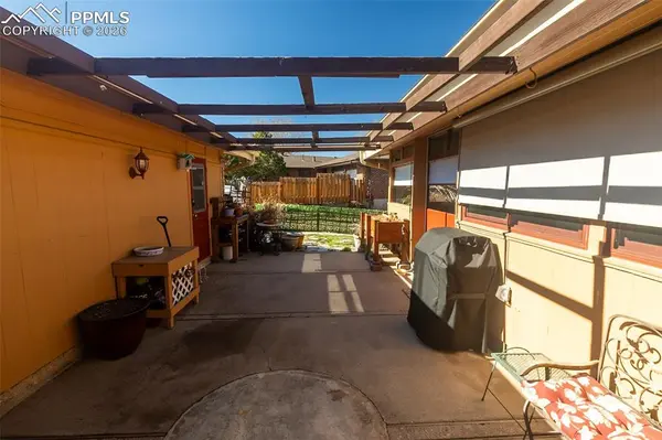 414 Chamberlin PL, Colorado Springs, CO 80906