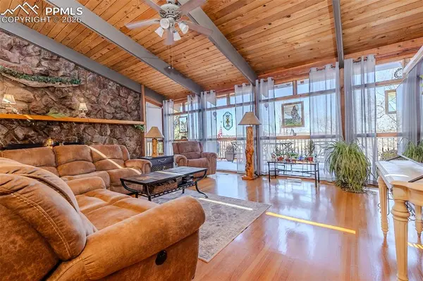 414 Chamberlin PL, Colorado Springs, CO 80906