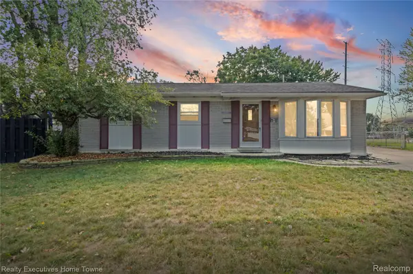 29667 Newport DR, Warren, MI 48088