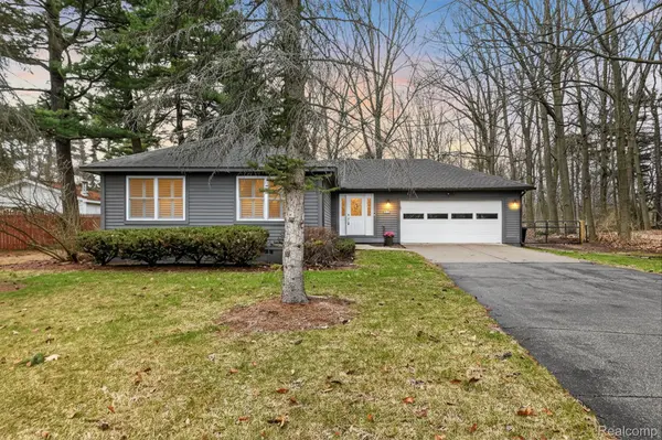 5569 Lakeshore RD, Fort Gratiot Charter Township, MI 48059