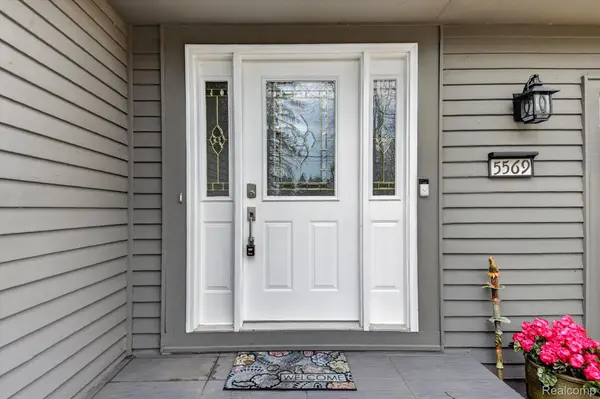 5569 Lakeshore RD, Fort Gratiot Charter Township, MI 48059