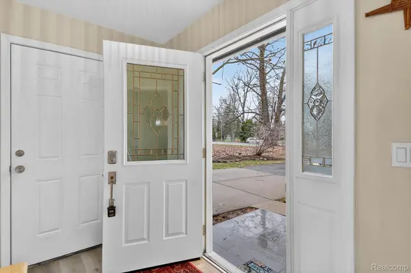 5569 Lakeshore RD, Fort Gratiot Charter Township, MI 48059