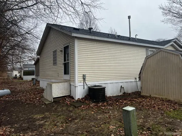 67 CARMELL, Belleville, MI 48111