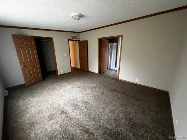 67 CARMELL, Belleville, MI 48111