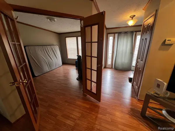 67 CARMELL, Belleville, MI 48111