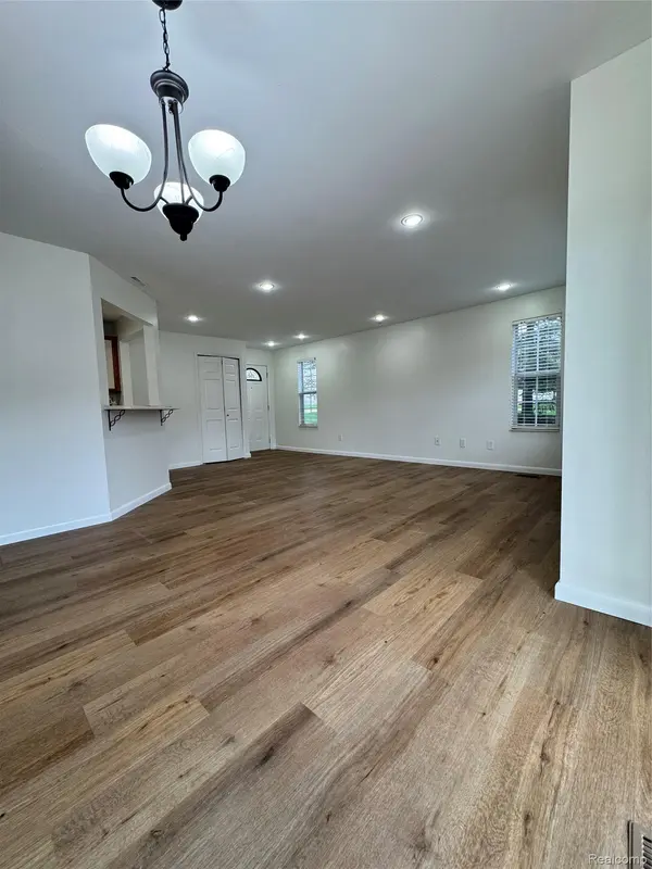 249 Brookwood DR, South Lyon, MI 48178