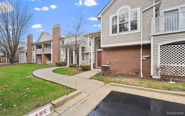 5472 Pine Aires DR, Sterling Heights, MI 48314