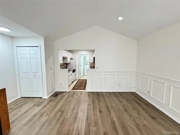 5472 Pine Aires DR, Sterling Heights, MI 48314