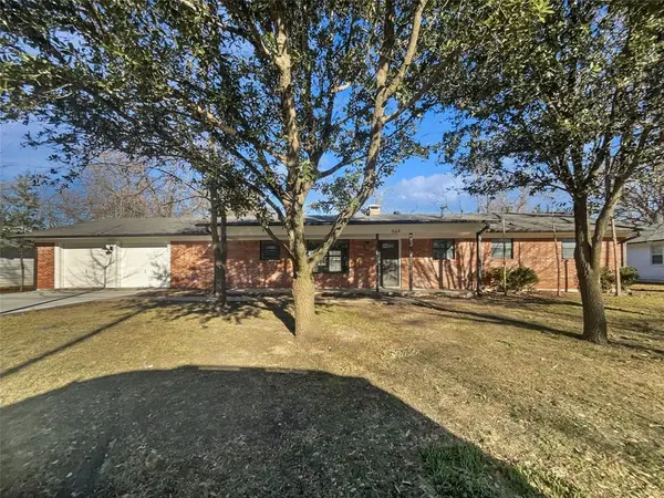 464 W Fulton Street, Van Alstyne, TX 75495